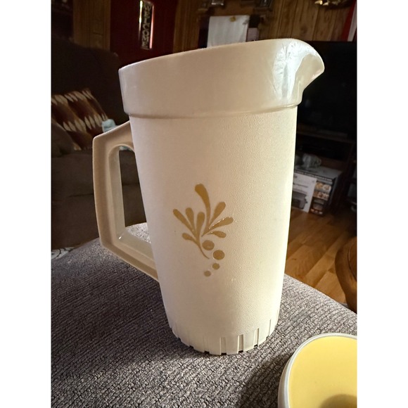 Vintage Tupperware Pitcher Carafe Cream Floral Design with Yellow Lid 874-8 - Picture 2 of 11